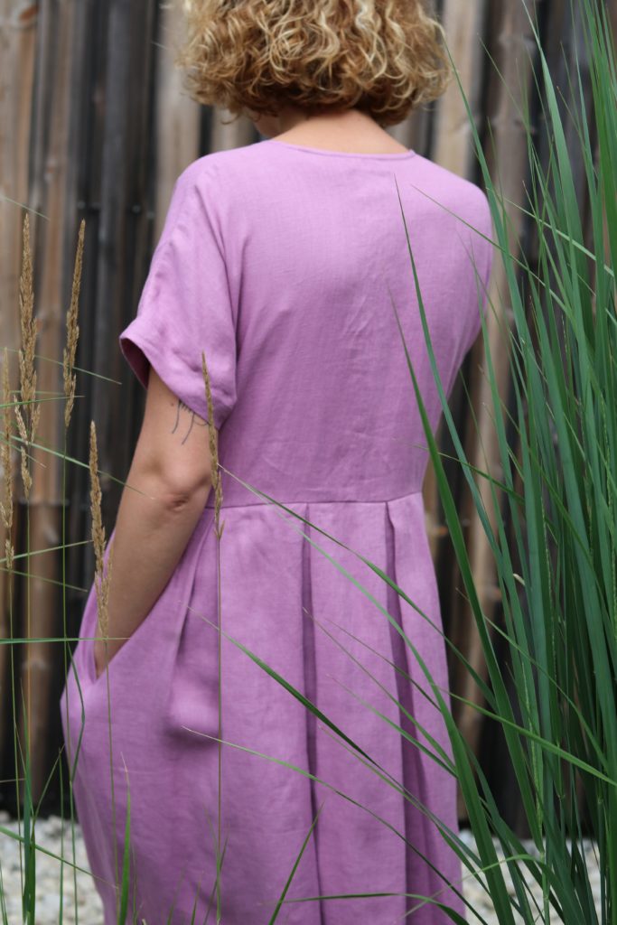 Pleated skirt linen dress with button closure - Image 2