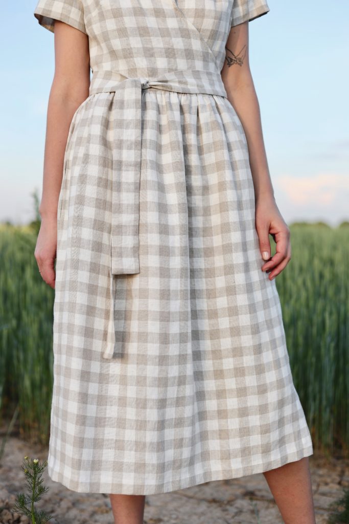 Linen short sleeve wrap dress in checks - Image 4