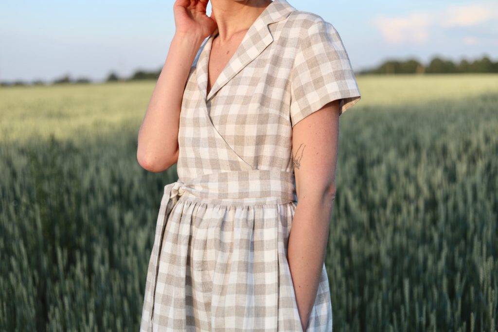 Linen short sleeve wrap dress in checks - Image 3
