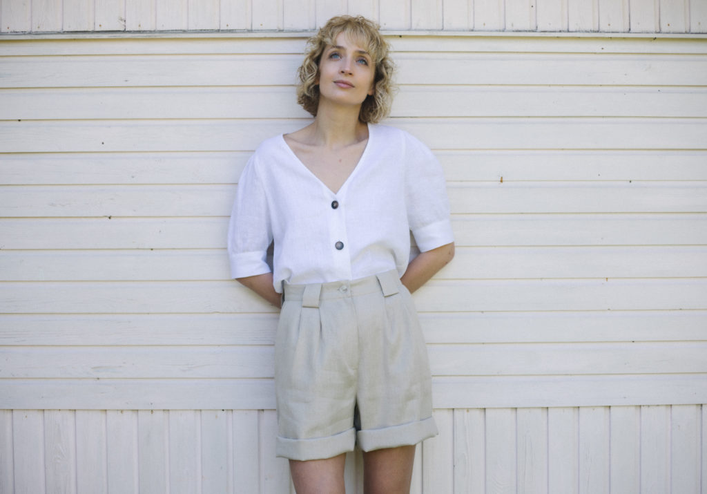 White linen V-neck blouse - Image 3