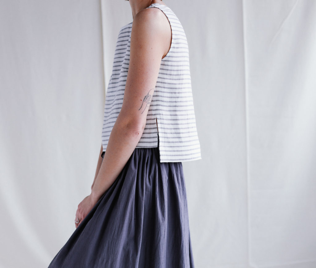 Linen sleeveless cropped hem top - Image 3