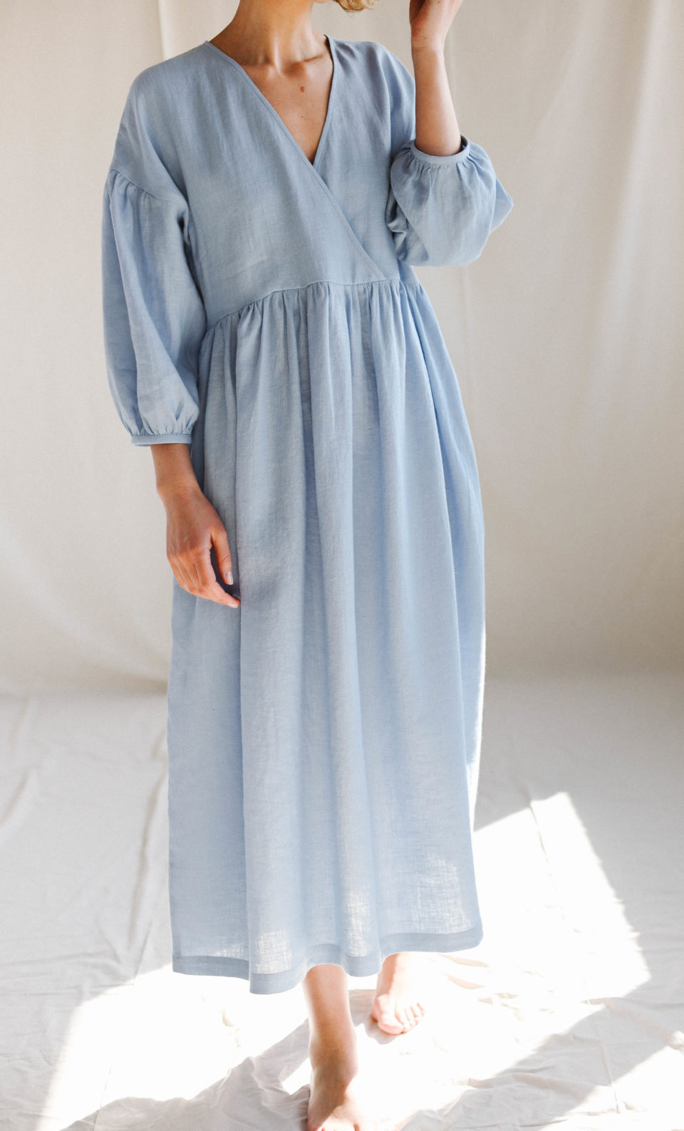 puff sleeve v neck dress Always Dreaming Structured V-Neckline Mini White *The colour of the products displayed here are as accurate to the real product as possible Linen Blend Puff-Sleeve V-Neck Mini