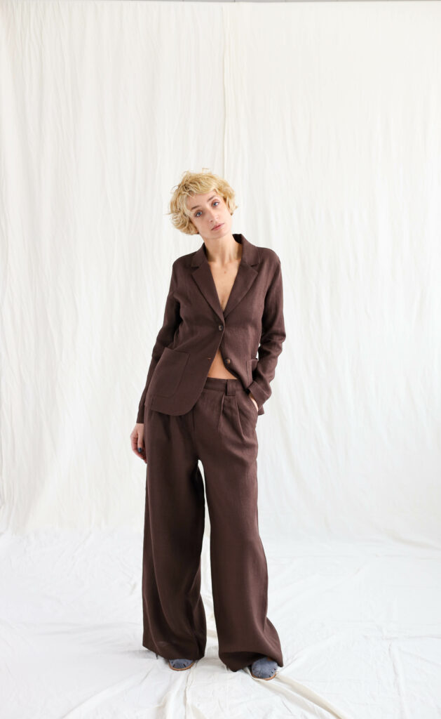 Fitted silhouette linen blazer - Image 1