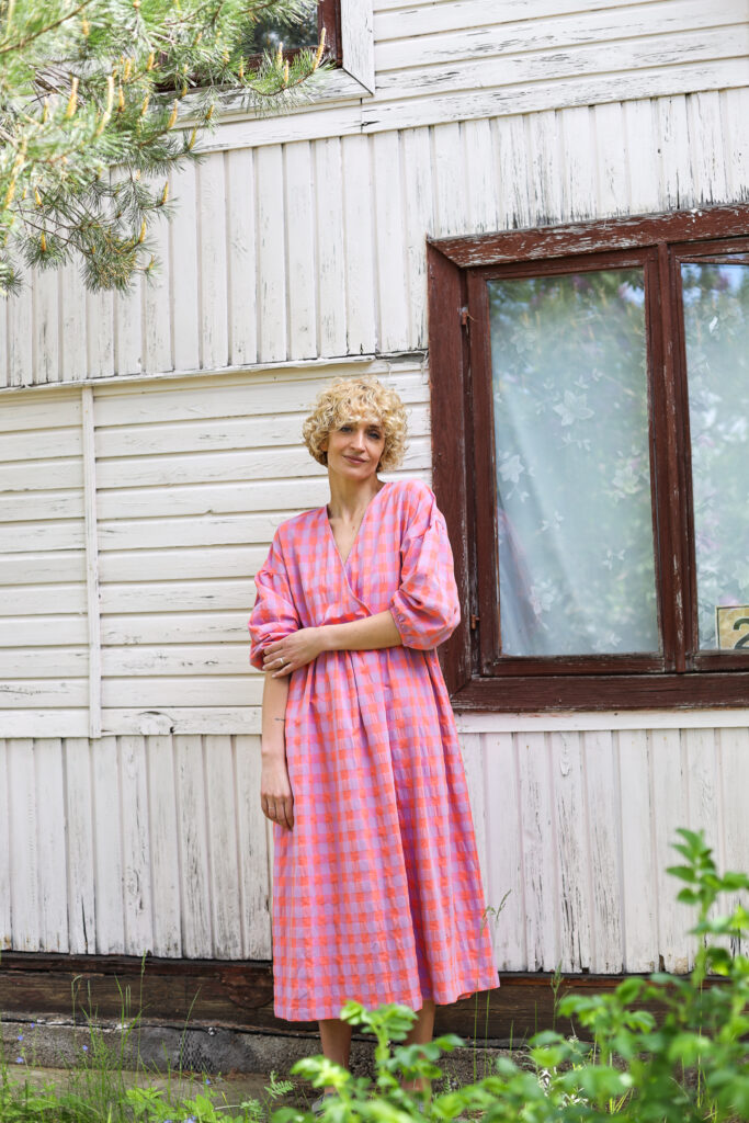 Seersucker checks dropped shoulders dress - Image 4
