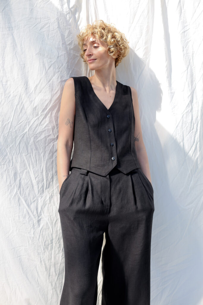Classic black linen vest - Image 5