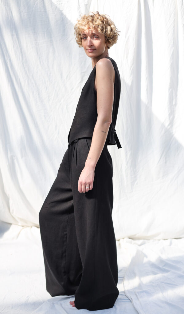 Classic black linen vest - Image 4