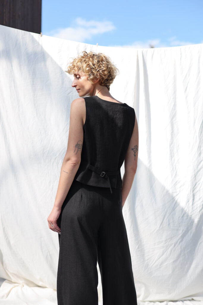 Classic black linen vest - Image 3