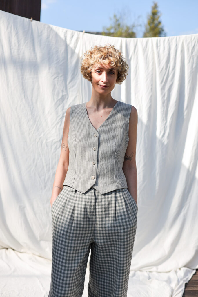 Classic striped linen waistcoat - Image 4