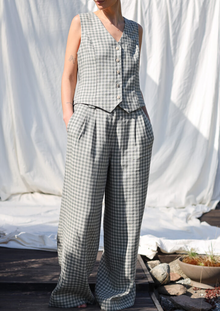 Pleated gingham linen palazzo trousers - Image 5