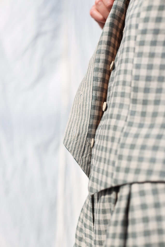 Classic gingham linen vest - Image 4