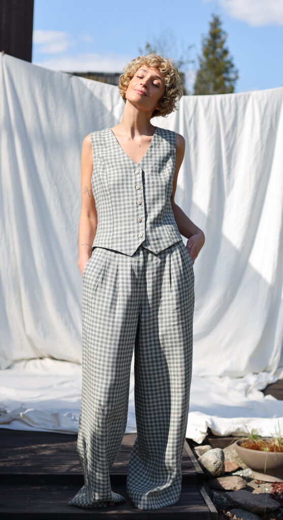 Classic gingham linen vest - Image 3