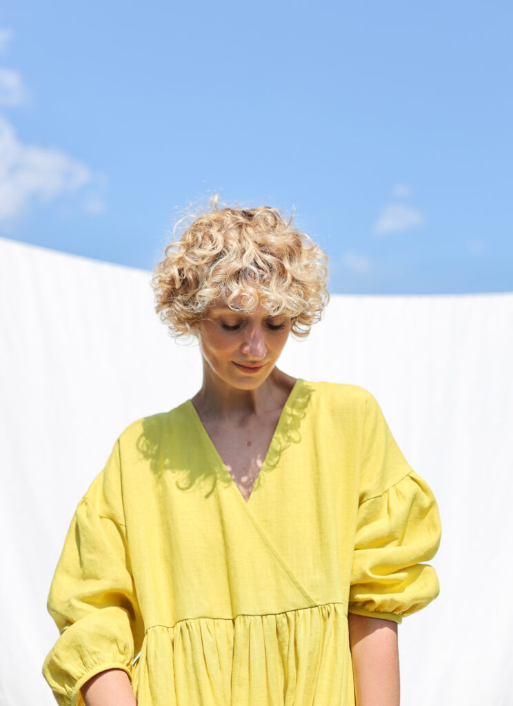 Linen loose fit V-neck puffy sleeve dress - Image 6