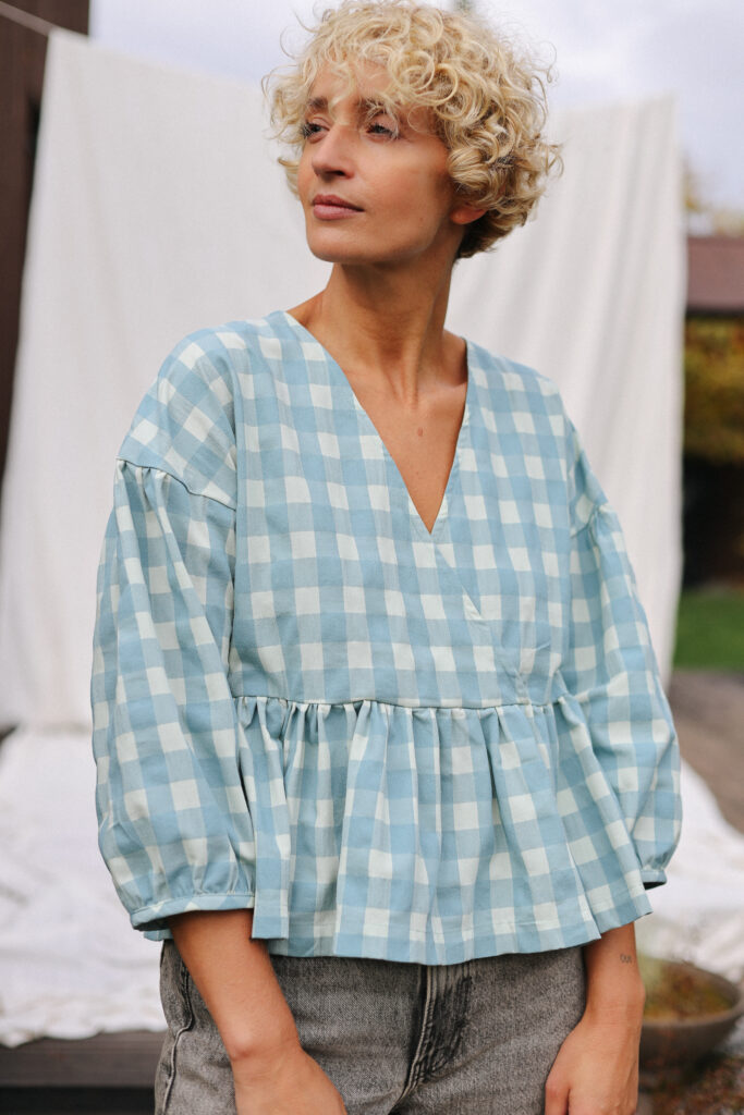 Gingham V-neck puffy sleeve blouse CLARA - Image 4