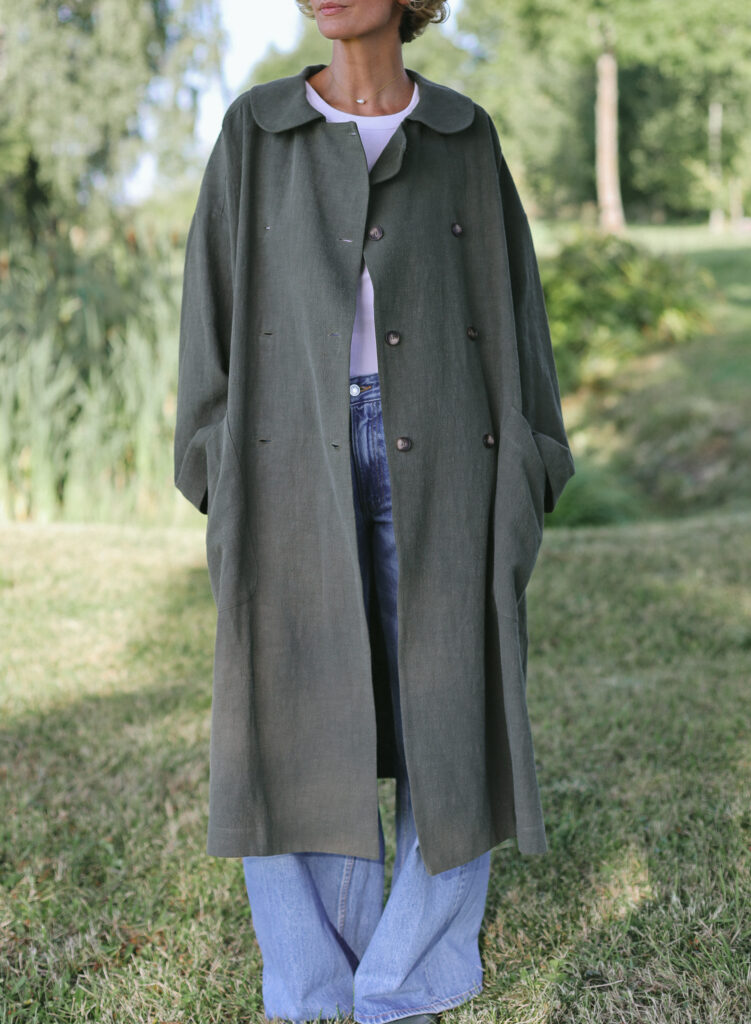 Heavy linen oversized coat in olive green color - Image 3