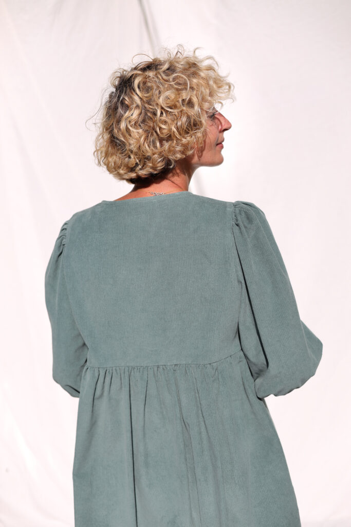 Needlecord puffy sleeve dress JOY - Image 4