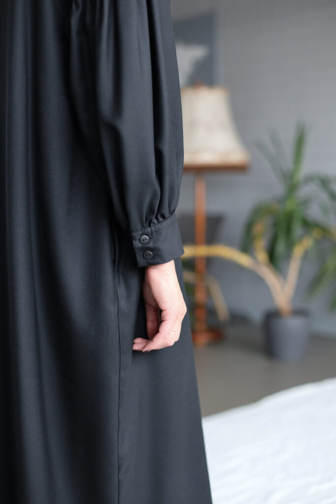 Black wool shirt dress with dropped puffy sleeves - Image 3