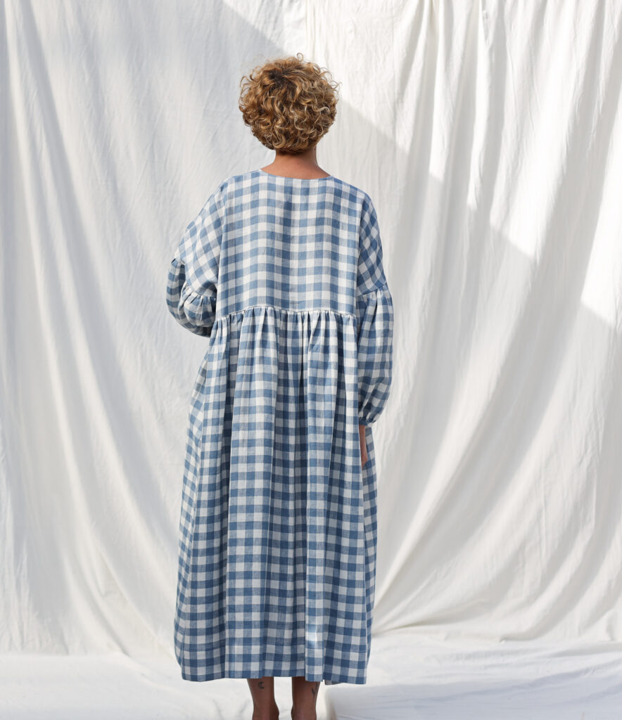 Light blue checks oversized voluminous sleeves linen dress GRETA - Image 3