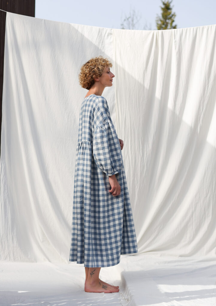 Light blue checks oversized voluminous sleeves linen dress GRETA - Image 2