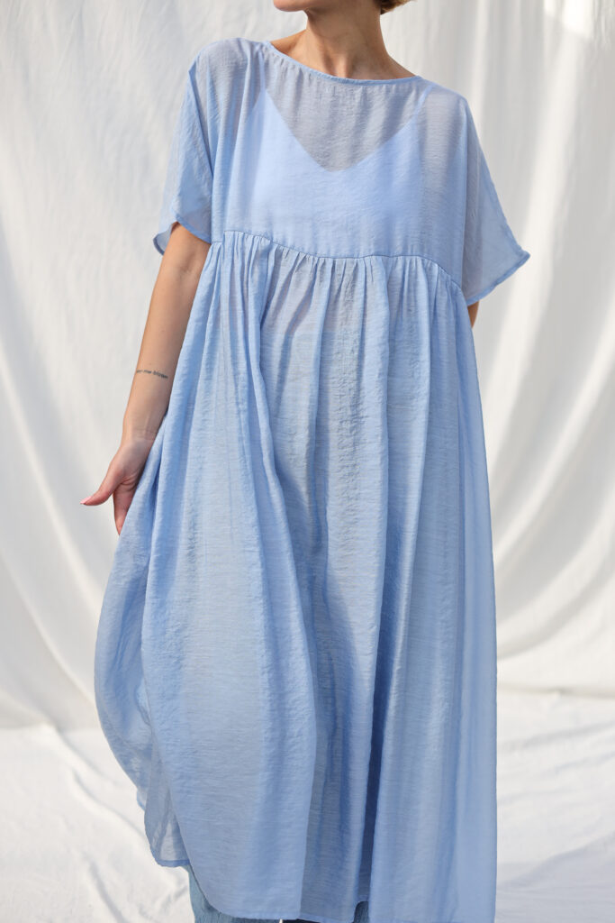Light blue viscose organza oversized dress SILVINA - Image 5