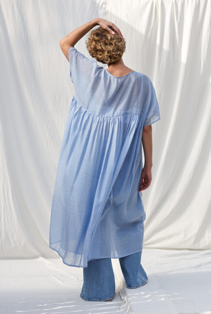 Light blue viscose organza oversized dress SILVINA - Image 4