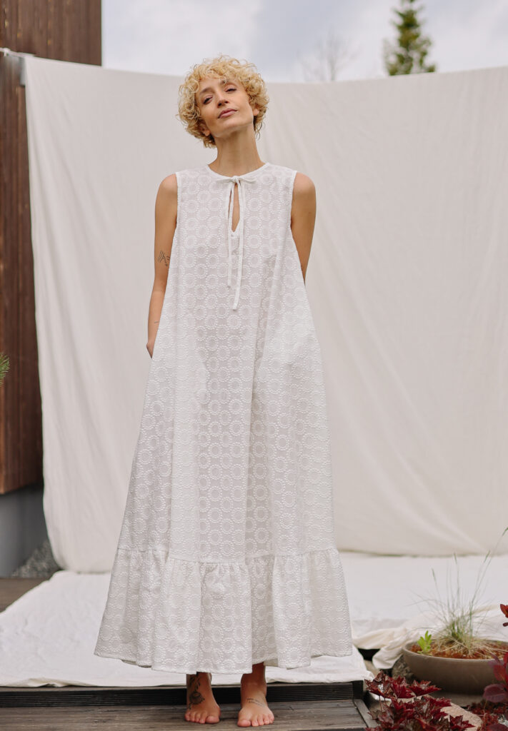 Embroidery cotton sleeveless Maxi dress with a front tie - Image 6