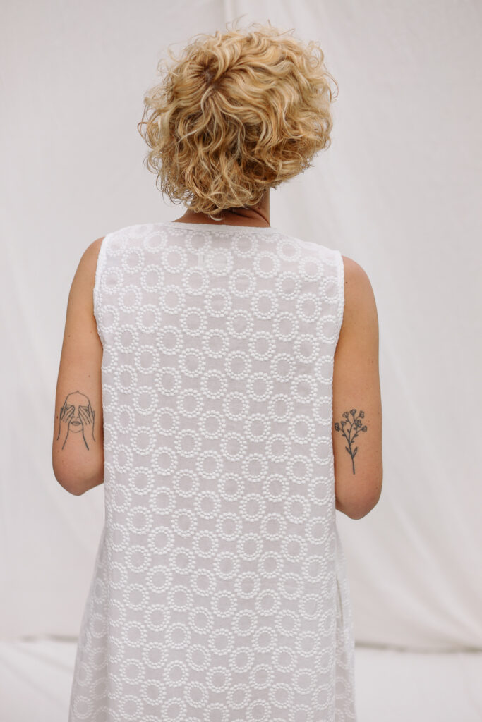 Embroidery cotton sleeveless Maxi dress with a front tie - Image 4