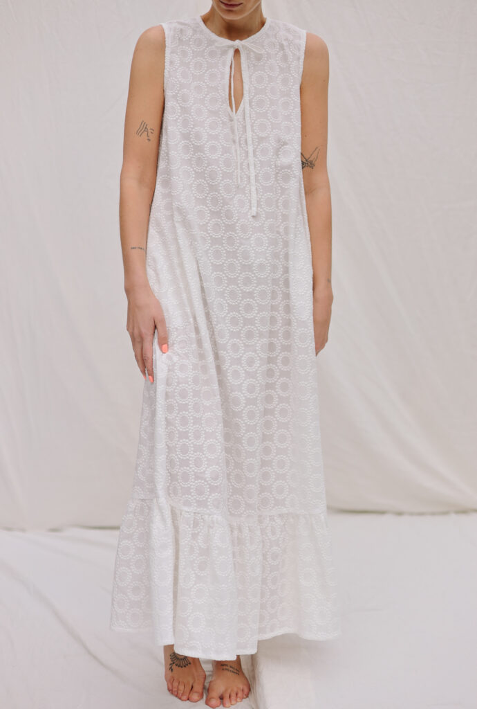 Embroidery cotton sleeveless Maxi dress with a front tie - Image 3