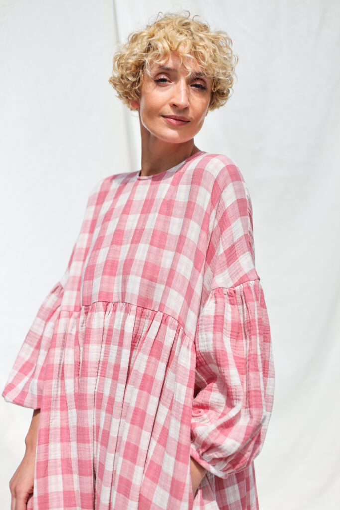 Oversized pink double gauze checks dress GRETA - Image 5