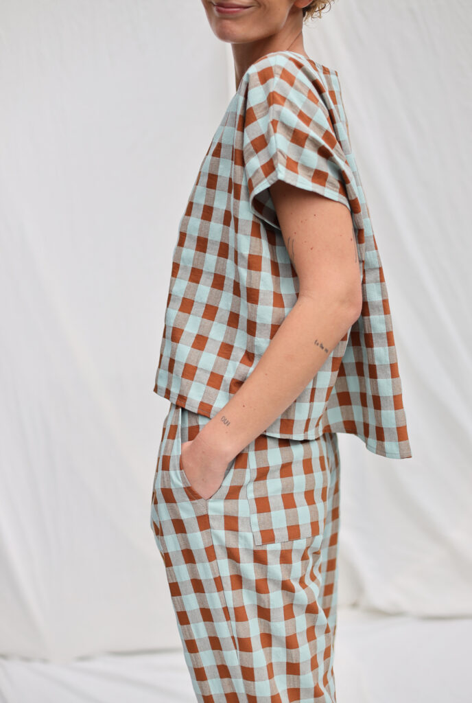 Boxy seersucker checks tapered leg trousers - Image 4