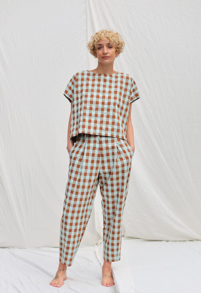 Boxy seersucker checks tapered leg trousers - Image 1