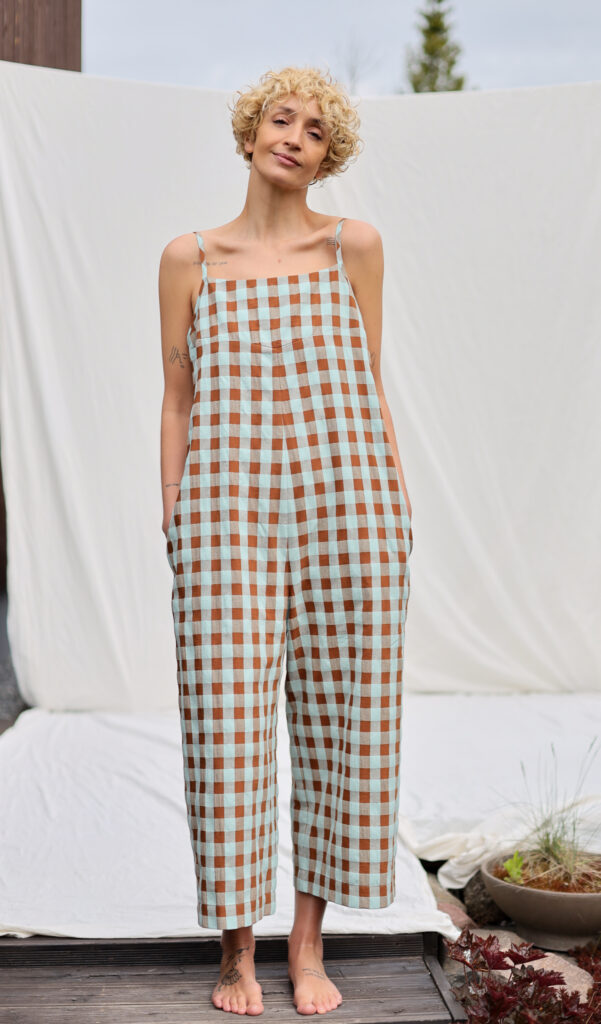 Loose spaghetti strap jumpsuit in seersucker checks ADA | Jumpsuit | Sustainable clothing | OffOn clothing