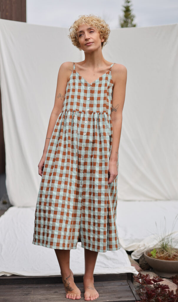 Sleeveless sundress in seersucker checks ELOISE | Dress | Sustainable clothing | OffOn clothing