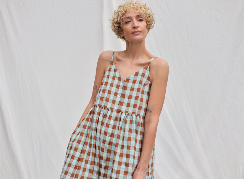 Sleeveless sundress in seersucker checks ELOISE - Image 5