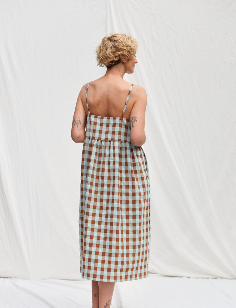 Sleeveless sundress in seersucker checks ELOISE - Image 2
