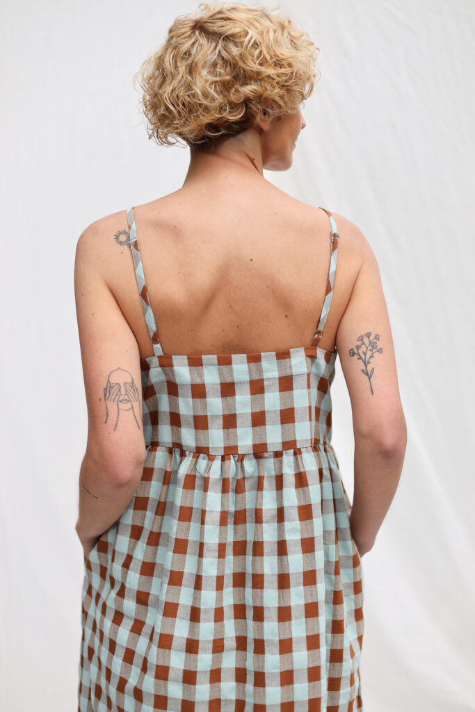 Sleeveless sundress in seersucker checks ELOISE - Image 3