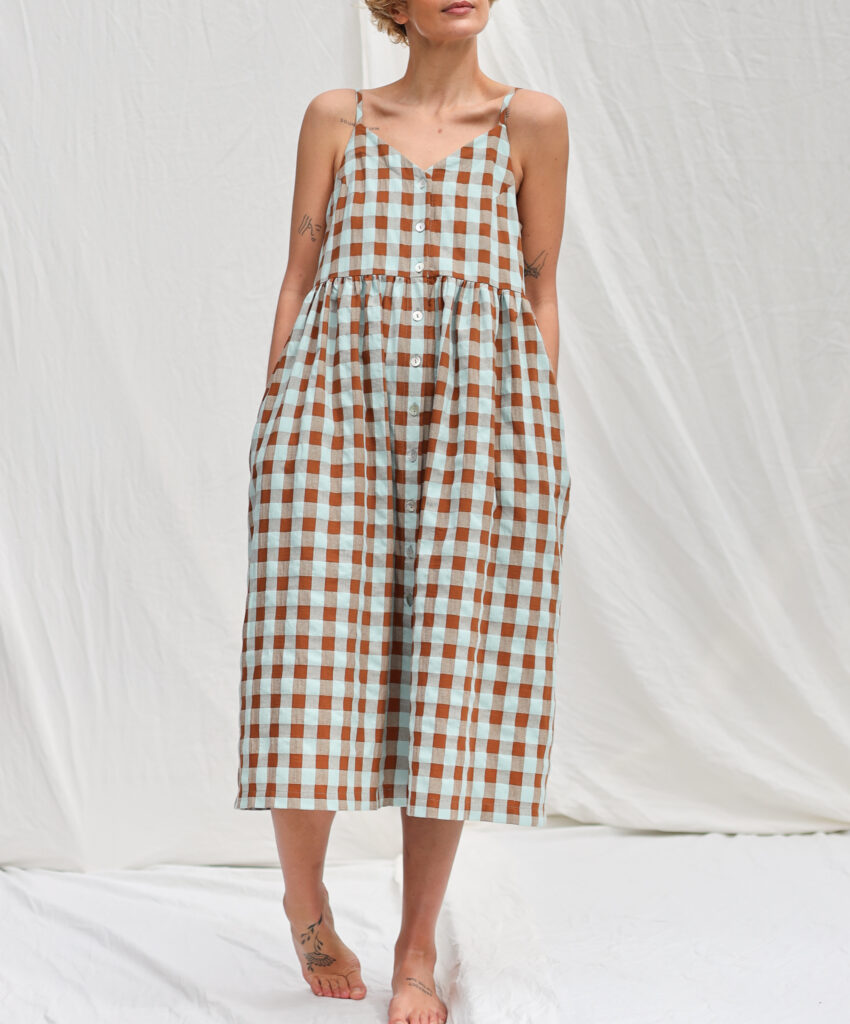 Sleeveless sundress in seersucker checks ELOISE - Image 1