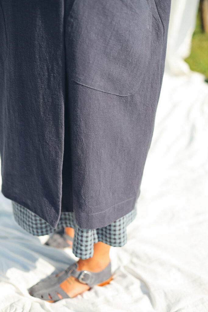 Heavy linen oversized coat in navy blue color - Image 4