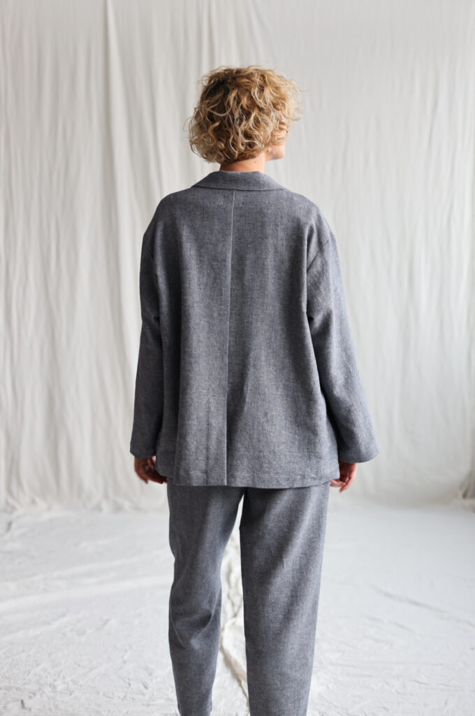 Matching two pieces suit in linen and wool - Image 1