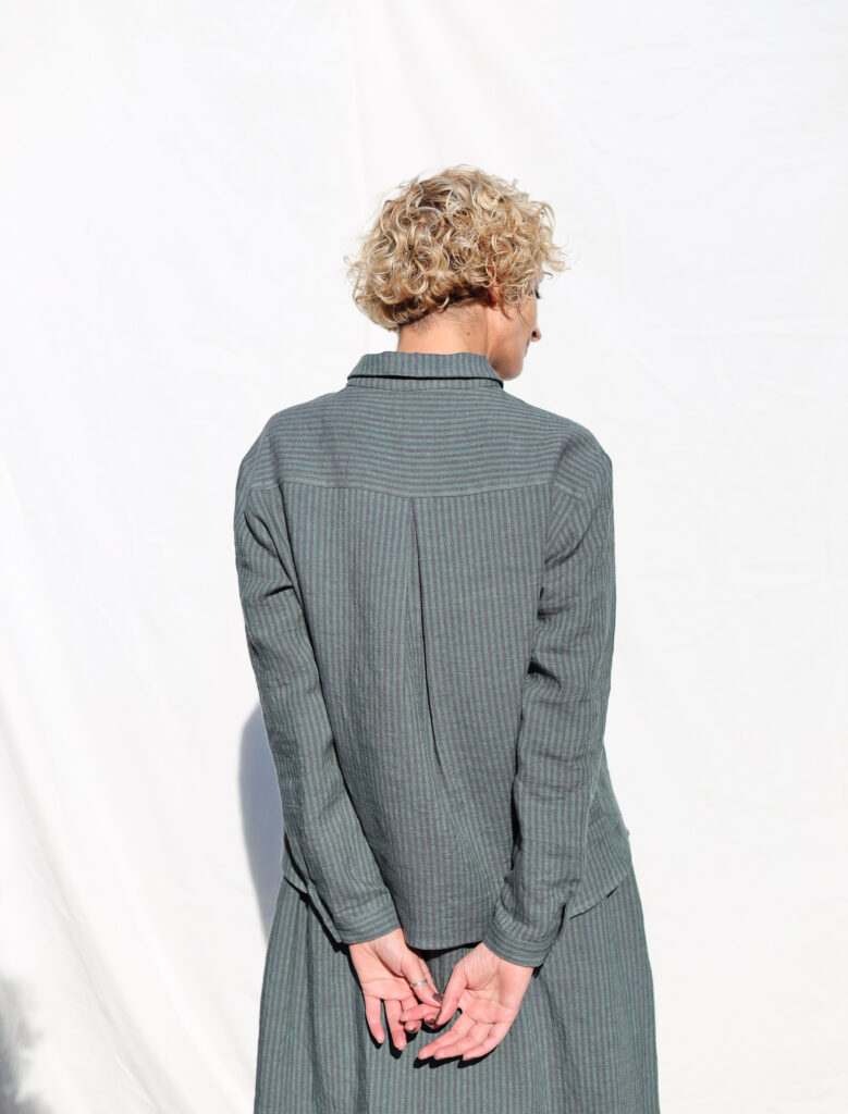 Classic long sleeve linen shirt in stripes - Image 4