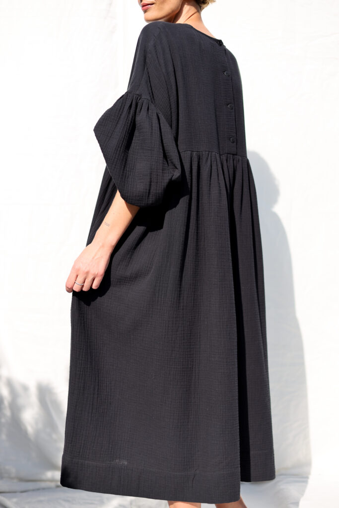 Black organic double gauze oversized dress GRETA - Image 4