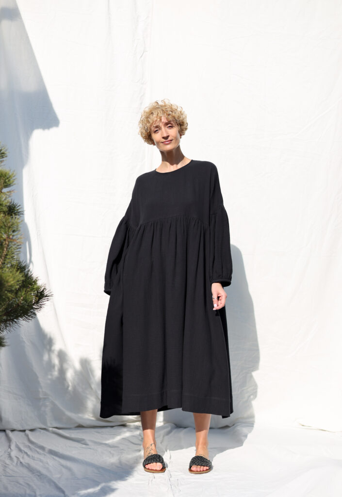 Black organic double gauze oversized dress GRETA - Image 6