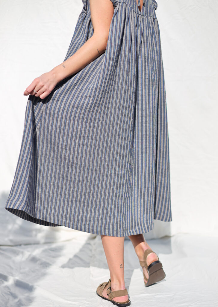 Flutter sleeves linen dress AMANDA in exclusive jacquard linen - Image 3