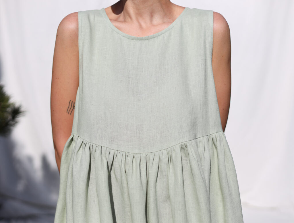 Sleeveless linen smock dress - Image 5