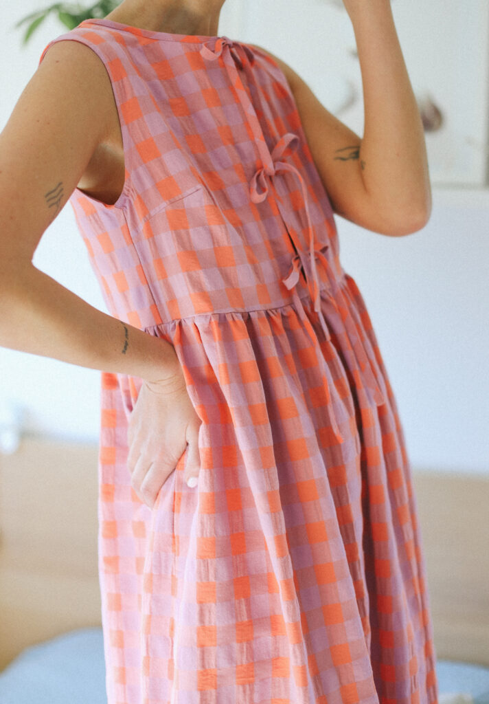 Sleeveless seersucker checks dress with ties GEMMA - Image 7