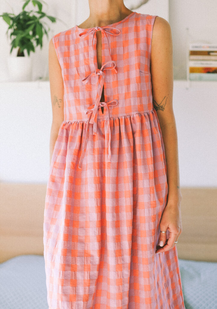 Sleeveless seersucker checks dress with ties GEMMA - Image 6