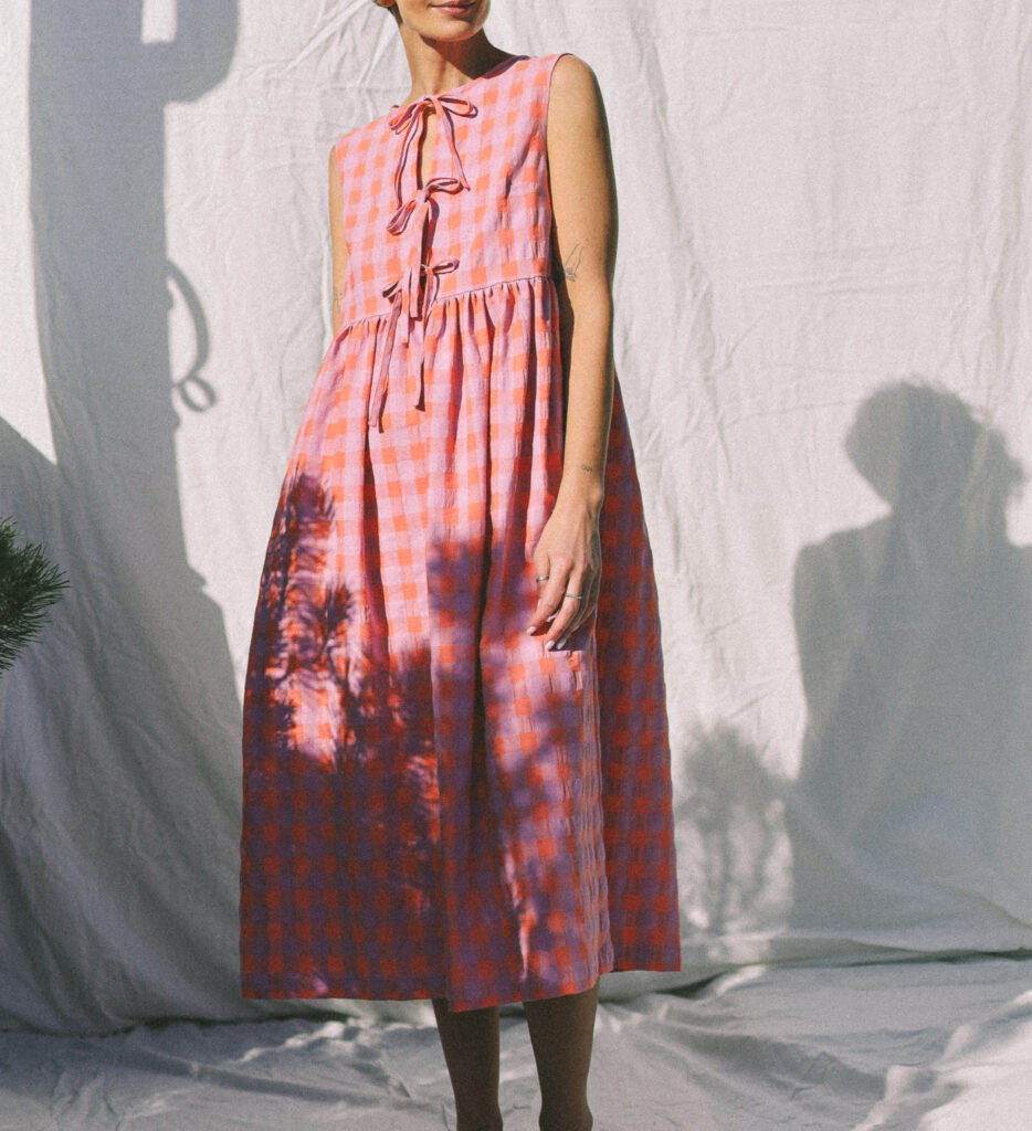 Sleeveless seersucker checks dress with ties GEMMA | Dress | Sustainable clothing | OffOn clothing