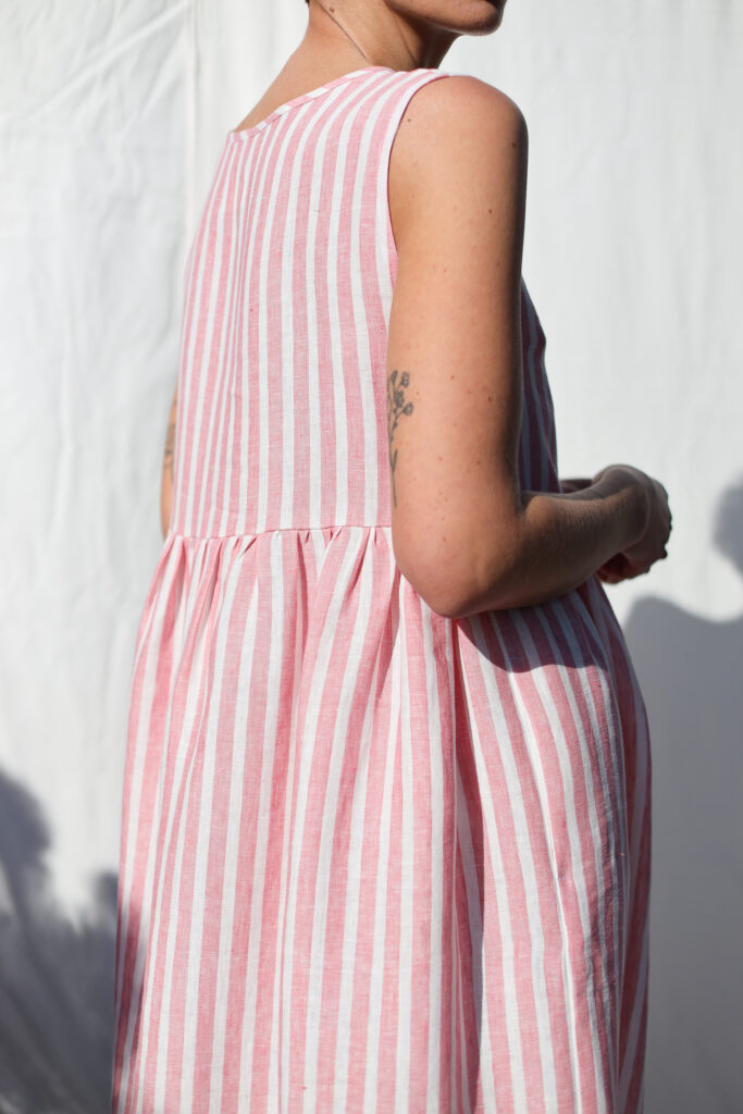 Sleeveless linen dress with front ties GEMMA - Image 3