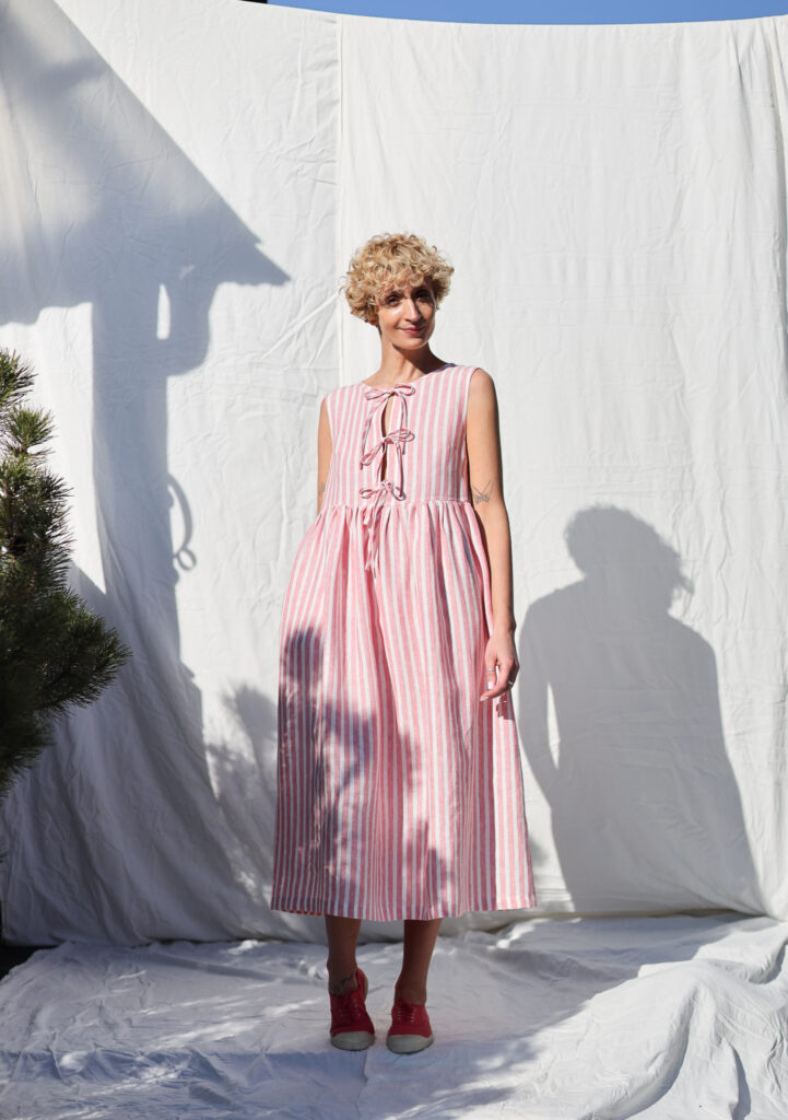 Sleeveless linen dress with front ties GEMMA - Image 1