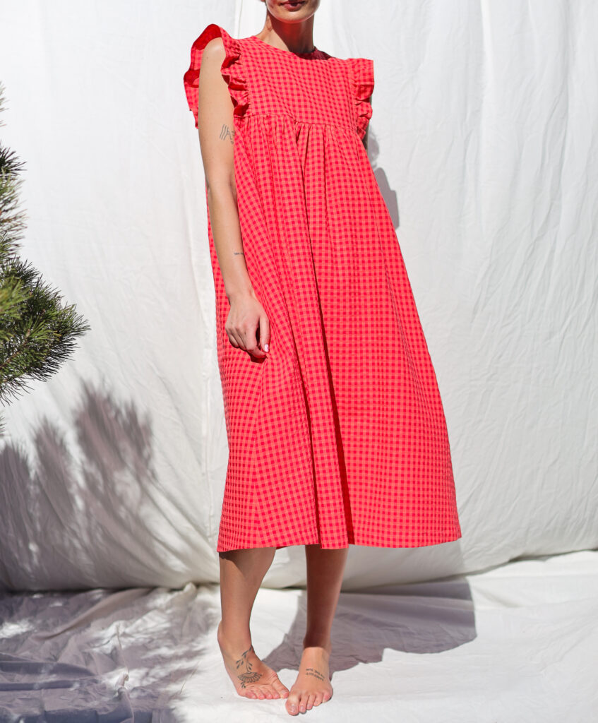 Flutter midi sleeves dress AMANDA in glace cherry red seersucker checks - Image 3