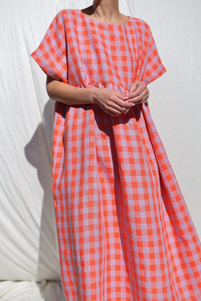 Linen oversize dress with pockets in exclusive checks SILVINA - Image 3